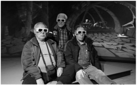 Les Aînés Paatlirmiut Inuit utilisent des lunettes 3D pour voir une maison virtuelle de baleines Thule 3D à l'Université de Calgary.
De gauche à droite: Louis Angalik, Mark Kalluak et Donald Uluadluak.
Photo gracieuseté du Dr Peter Dawson